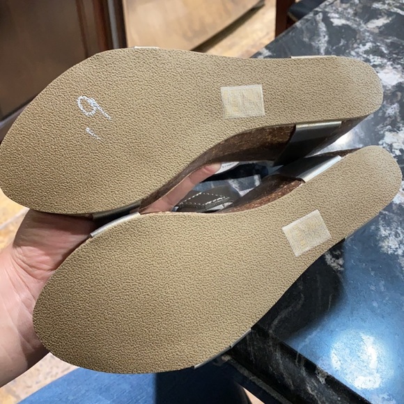 Women’s wedges size 8.5 - Picture 3 of 4